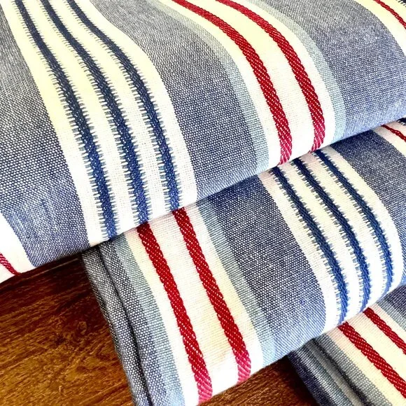 1 Crate&Barrel Tablecloth - Concord - Red, White & Blue - Like New - Picture 4 of 8